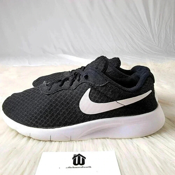 Nike Shoes - Nike Tanjun Black Lace Up Athletic Running Shoes